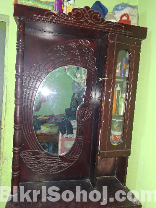 ড্রেসিং টেবিল